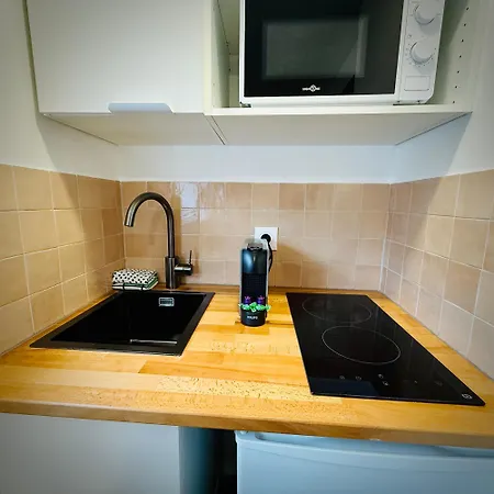 Nancy-Place, P10, Cosy & Clim-Gare-Chambre *